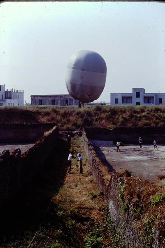 Vicolo della Nave Europa, Pompeii. 1974. Looking south between I.21 and I.22. Photo by Stanley A. Jashemski.
Source: The Wilhelmina and Stanley A. Jashemski archive in the University of Maryland Library, Special Collections (See collection page) and made available under the Creative Commons Attribution-Non Commercial License v.4. See Licence and use details. J74f0378