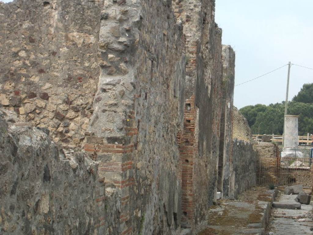 Vicolo di Championnet. South side. Looking west. May 2005.