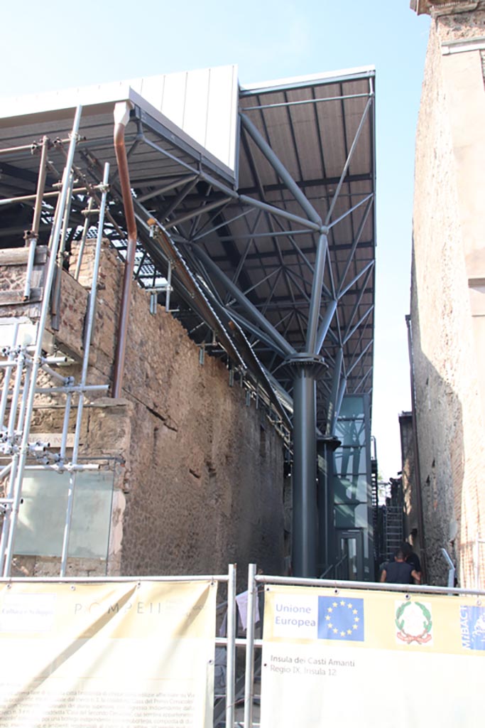 Vicolo di Giulio Polibio, Pompeii. October 2023.
Looking north from Via dell’Abbondanza. Photo courtesy of Klaus Heese.