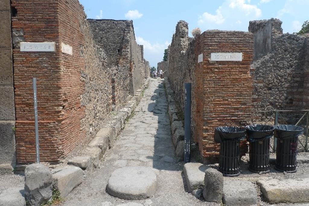 Vicolo di Mercurio. July 2010. Looking east from Via Consolare. Photo courtesy of Michael Binns.