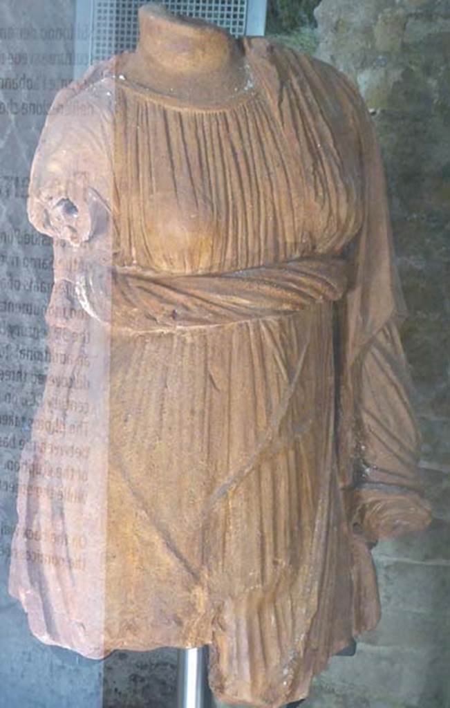 Santuario extraurbano del Fondo Iozzino. June 2017. Third statue, possibly of Ceres/Demeter, dating to the mid to late 2nd century BC, found at the sanctuary. 
Photo courtesy of Michael Binns.
Now in SAP deposits.
