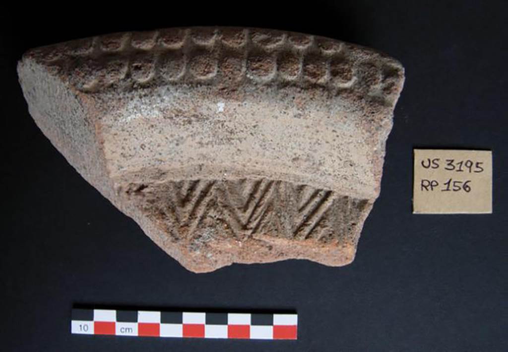 Pompei. Santuario adiacente al muro ovest di Pompei dedicato a una divinità femminile (Minerva Italica).
Fig. 32. Loutèrion fittile.