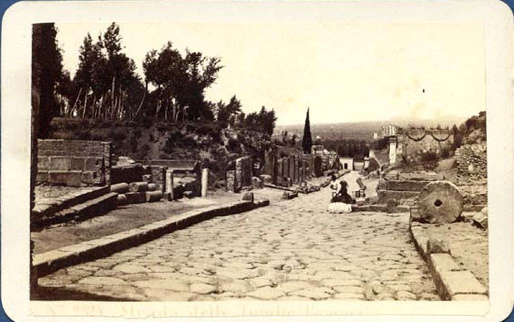 Via dei Sepolcri. Old photo c.1869 by G. Sommer, no. 2325.
Looking west along the Via dei Sepolcri past the offset crossroads with Via Pomeriale.
The lady is sitting at the front of HGE03, on the corner of the Via Pomeriale.
Photo courtesy of Giovanni Dall'Orto, Wikimedia Commons. See on Wikimedia Commons.