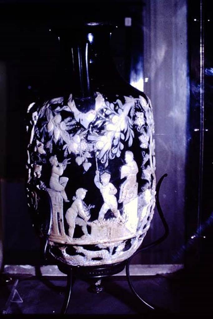 HGE08 Pompeii. 1966. View of side 3. Photo by Stanley A. Jashemski.
Source: The Wilhelmina and Stanley A. Jashemski archive in the University of Maryland Library, Special Collections (See collection page) and made available under the Creative Commons Attribution-Non Commercial License v.4. See Licence and use details. J66f0782