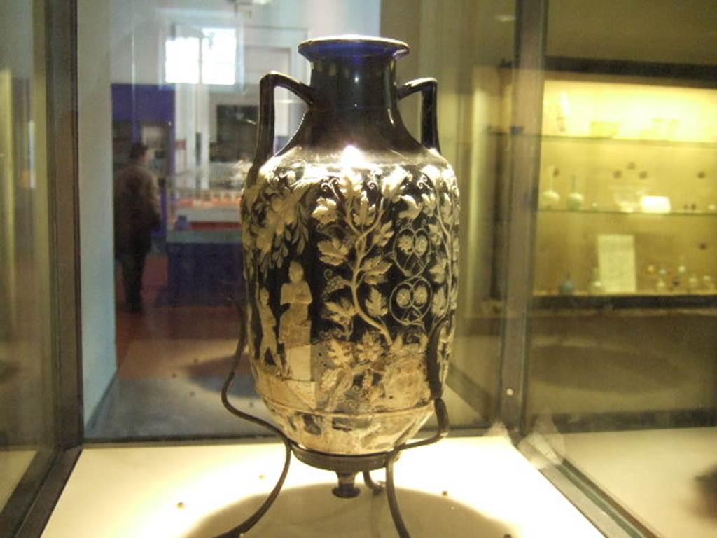 HGE08 Pompeii. Blue vase from tomb. Side 4 view. Now in Naples Archaeological Museum. Inventory number 13521.