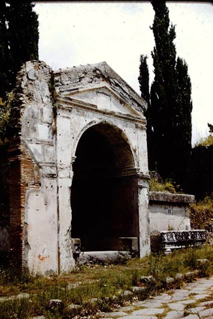 HGE09 Pompeii. 1961. Looking south-east to tomb, on left, with HGE08 on right. Photo by Stanley A. Jashemski.
Source: The Wilhelmina and Stanley A. Jashemski archive in the University of Maryland Library, Special Collections (See collection page) and made available under the Creative Commons Attribution-Non Commercial License v.4. See Licence and use details.
J61f0619