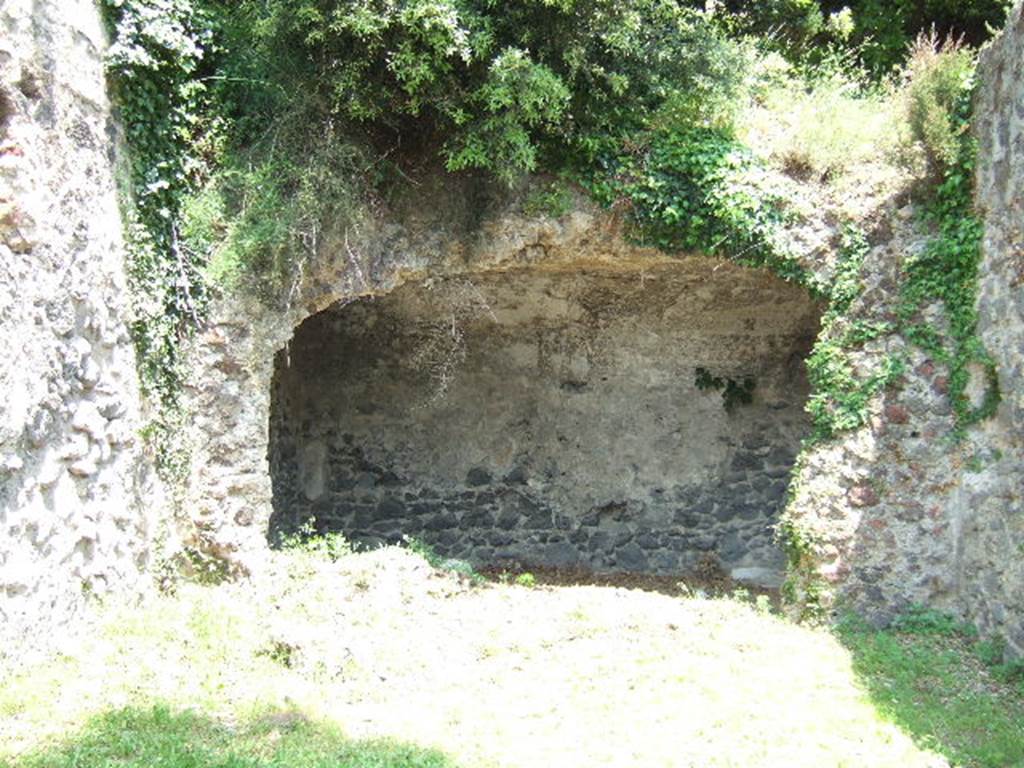 HGE27 Pompeii. May 2006. East side.