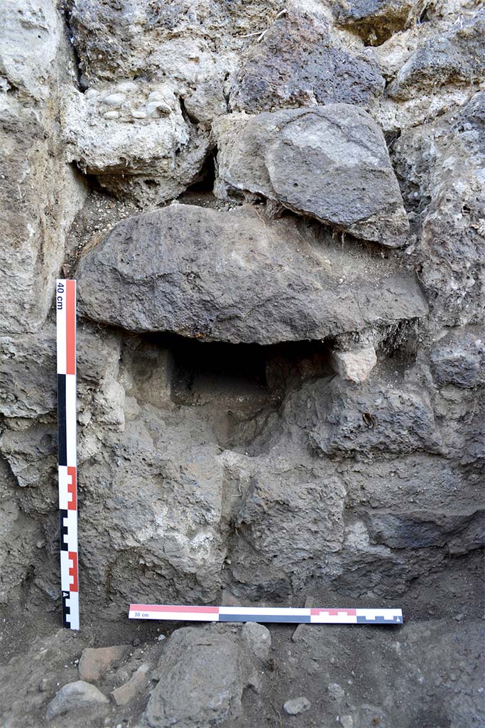 Fig. 20 – Détail de l’évacuation de la canalisation.
Pris du sud.
B. Lemaire, EFR/CNRS.