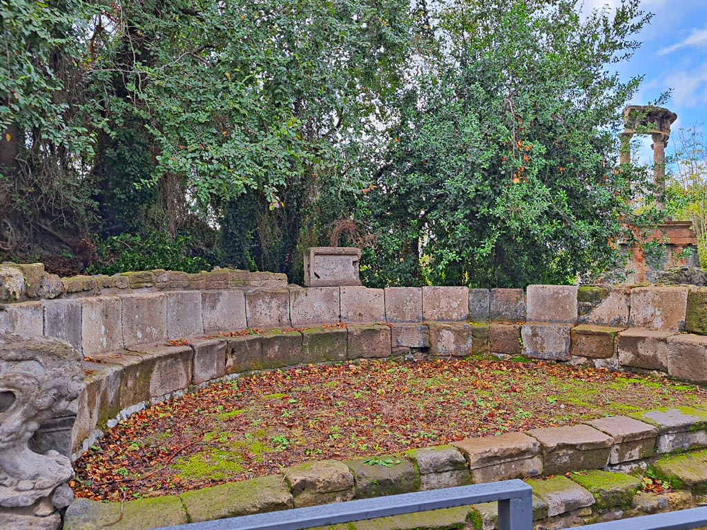 HGW02 Pompeii, November 2023. Looking west towards schola. Photo courtesy of Giuseppe Ciaramella.