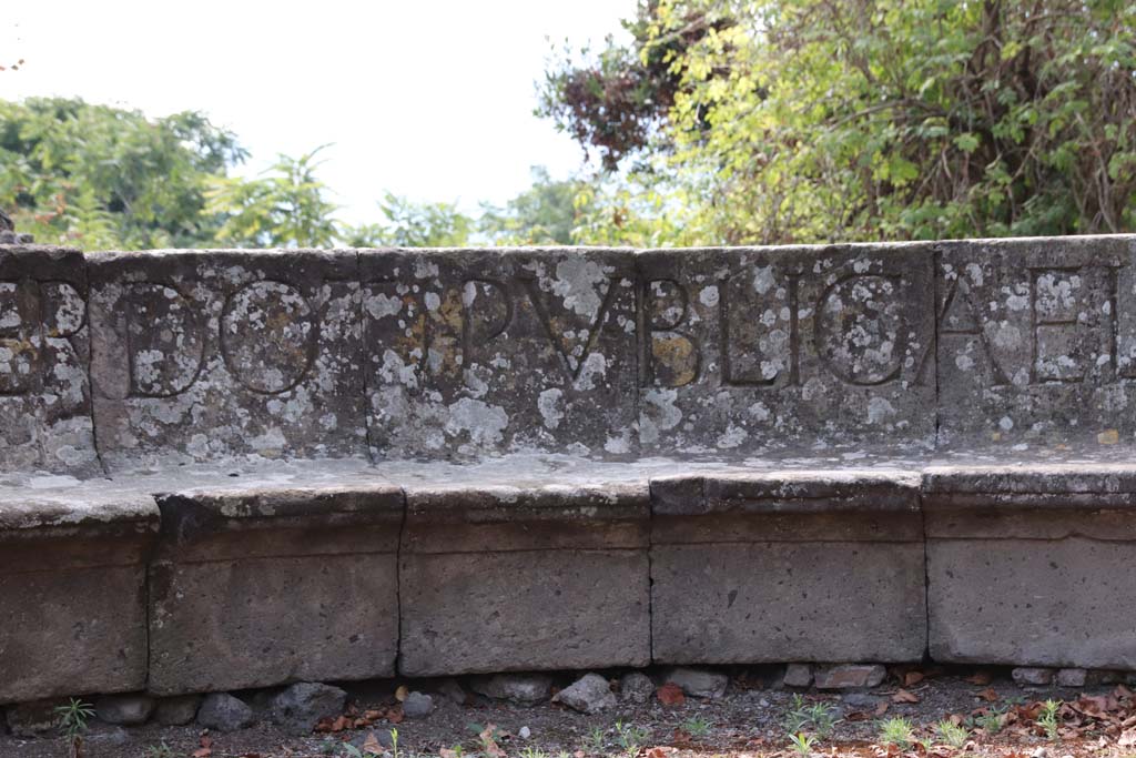 HGW04 Pompeii. September 2021. Looking west towards detail of the inscription. Photo courtesy of Klaus Heese.