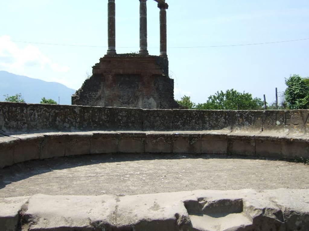 HGW04 Pompeii. May 2006. Schola tomb of Mamia, with HGW4a in background.  