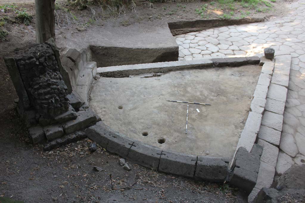 NGH Pompeii. August 2015. View from rear of fully excavated tomb. Photo courtesy Stephen Kay, British School at Rome.