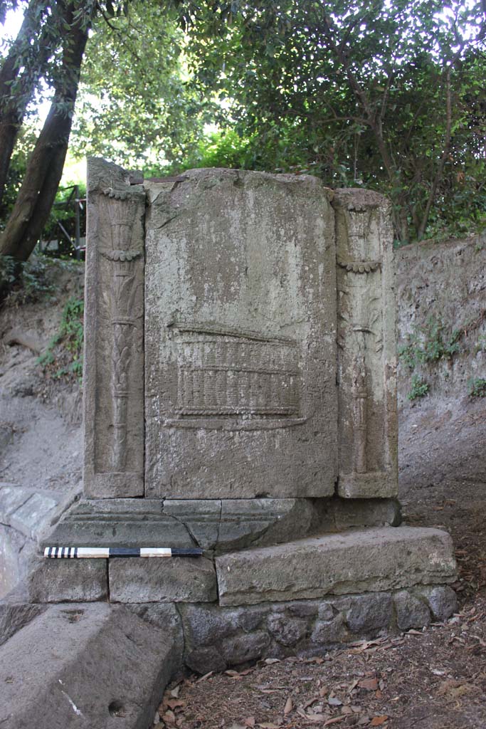 NGH Pompeii. August 2015. South side of altar. Photo courtesy Stephen Kay, British School at Rome.