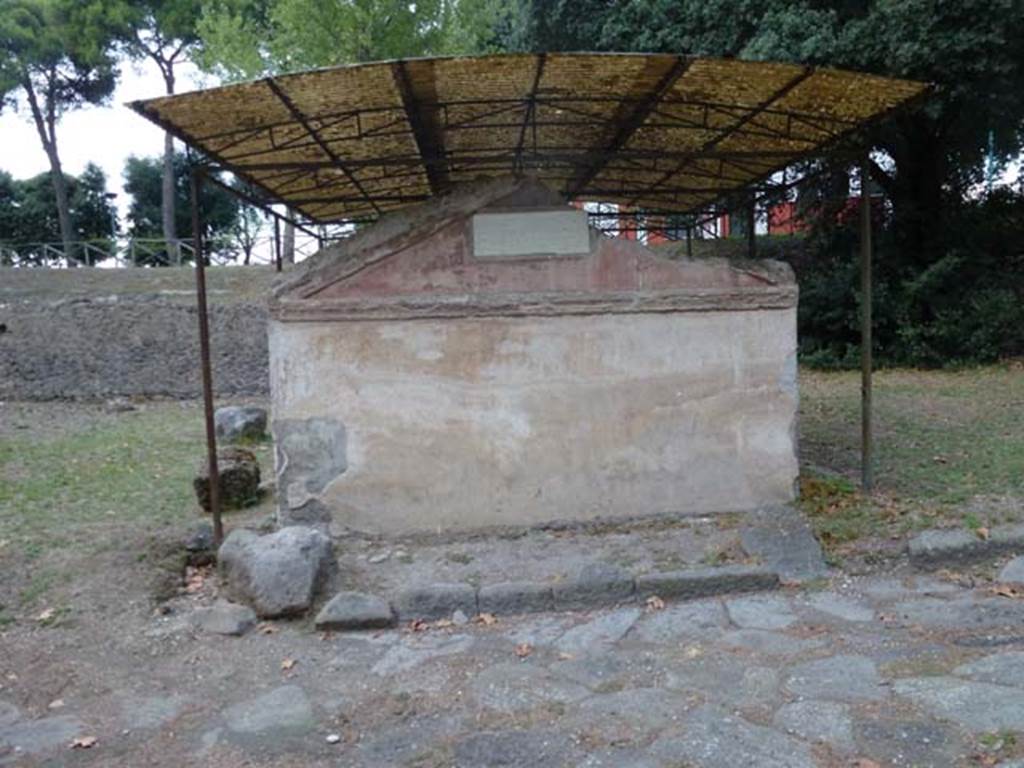 NGOF Pompeii. September 2011. Front south wall of Tomb of M. Obellius Firmus. Photo courtesy of Michael Binns.