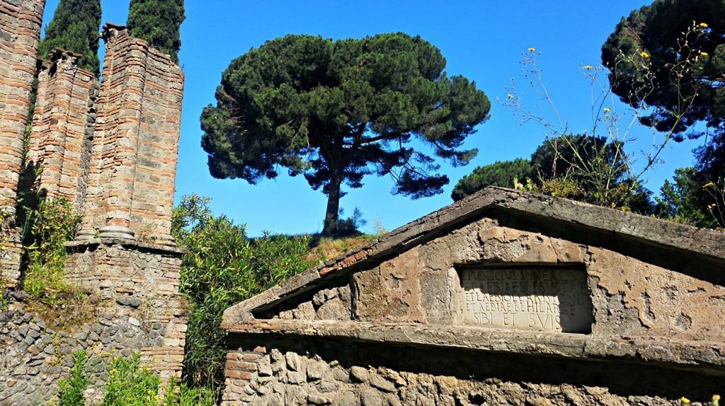 Pompeii Porta Nocera. 2016/2017. Looking west from tomb 22EN, on right. Photo courtesy of Giuseppe Ciaramella.
