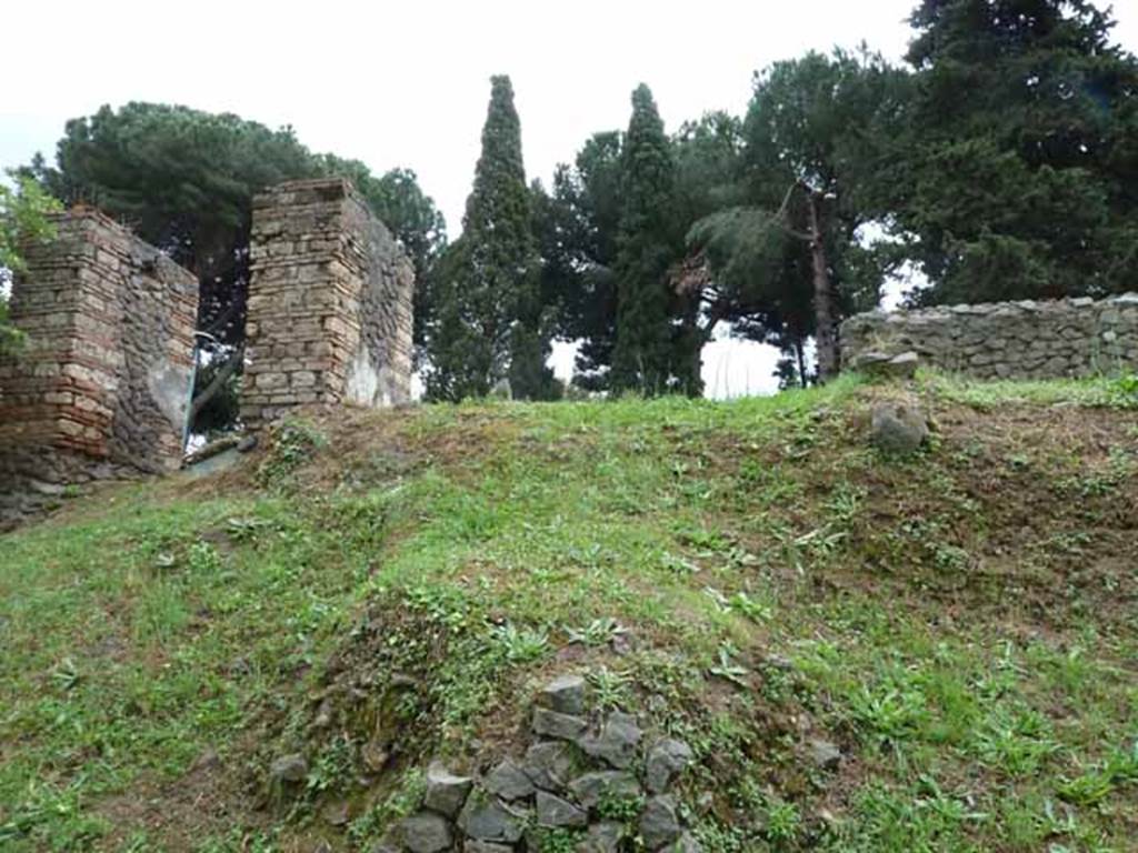 Pompeii Porta Nocera. May 2010.
Tombs 28EN, 26EN and 24EN from the rear. Looking south. 
