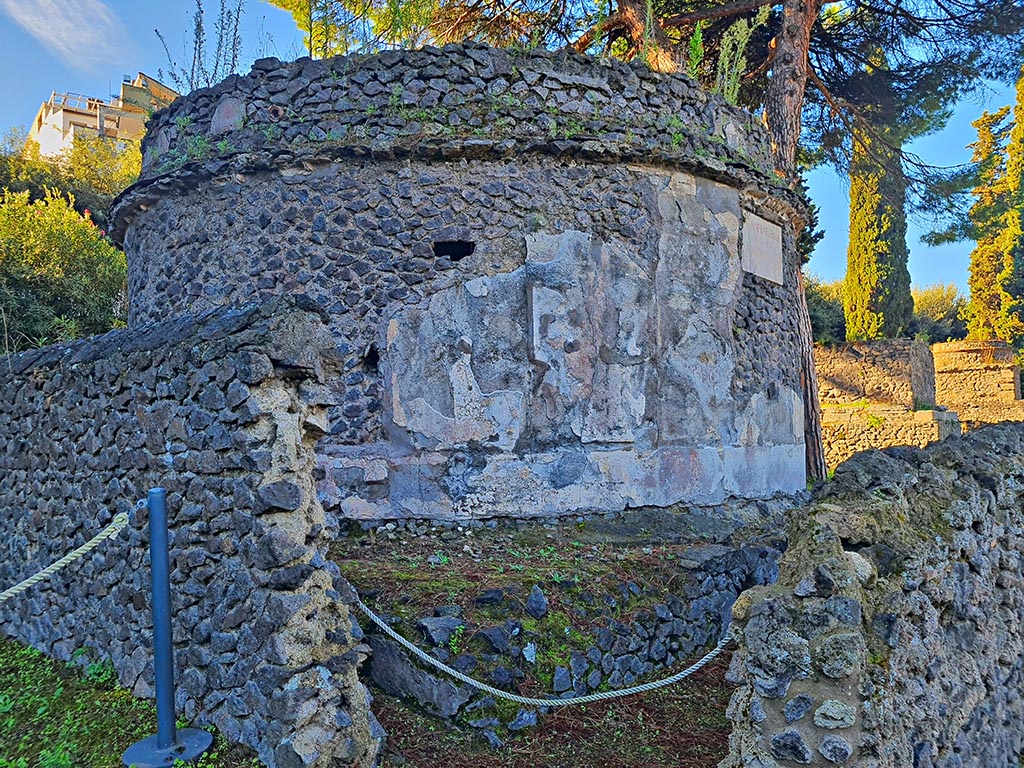 Pompeii Porta Nocera. October 2024. Tomb 3ES. Looking west along north side. Photo courtesy of Giuseppe Ciaramella.

