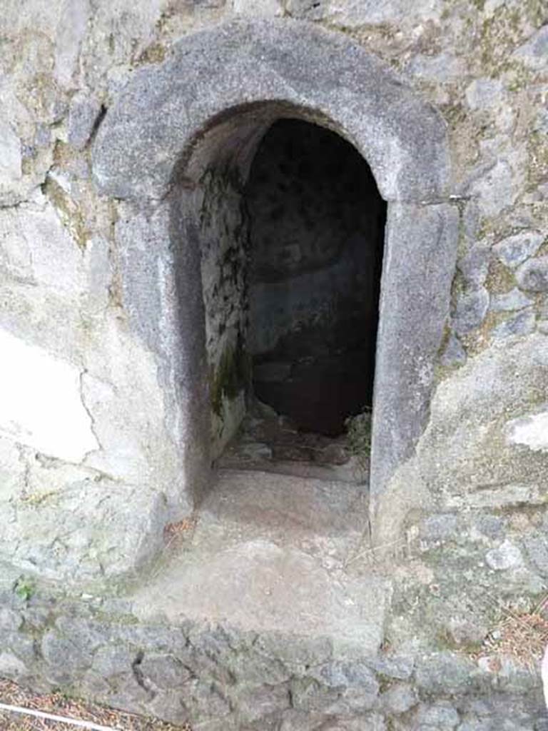 Pompeii Porta Nocera. Tomb 3ES, arched entrance to circular room. May 2010.