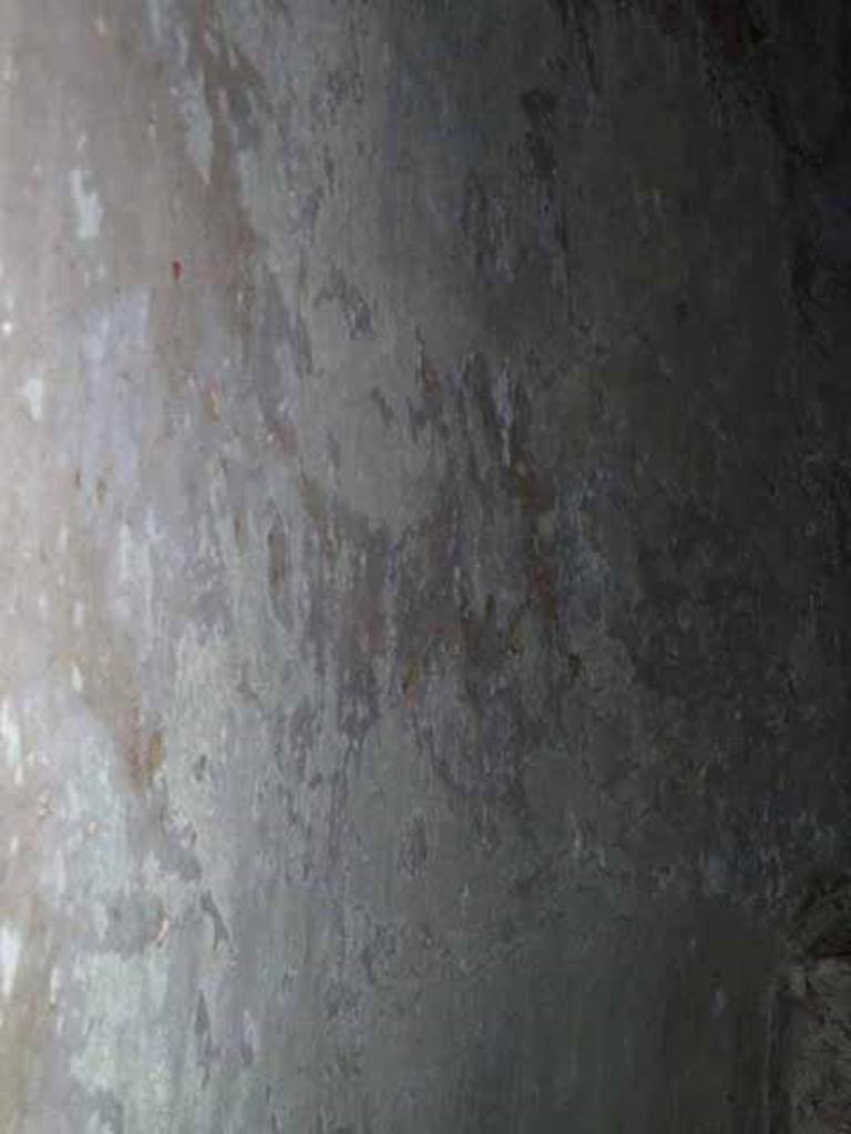 Pompeii Porta Nocera. Tomb 3ES, walls of the interior. May 2010.