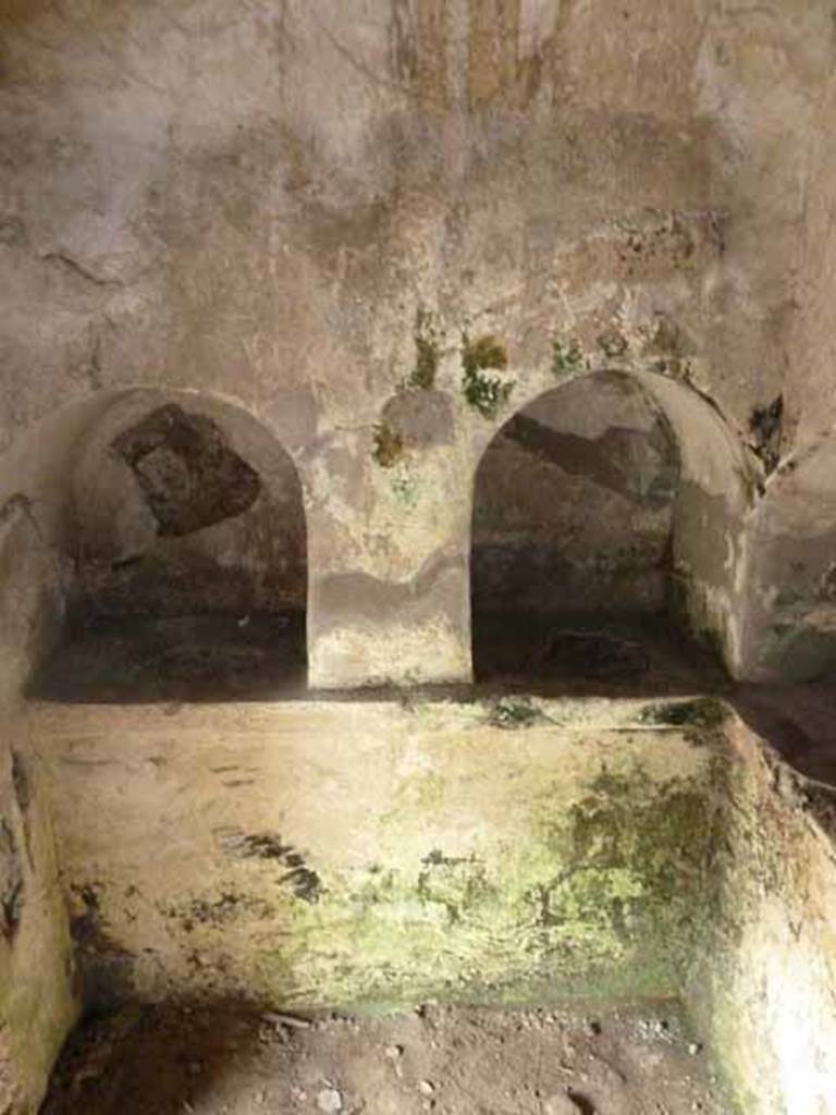 Pompeii Porta Nocera. Tomb 17ES. Niches on east wall. May 2010.