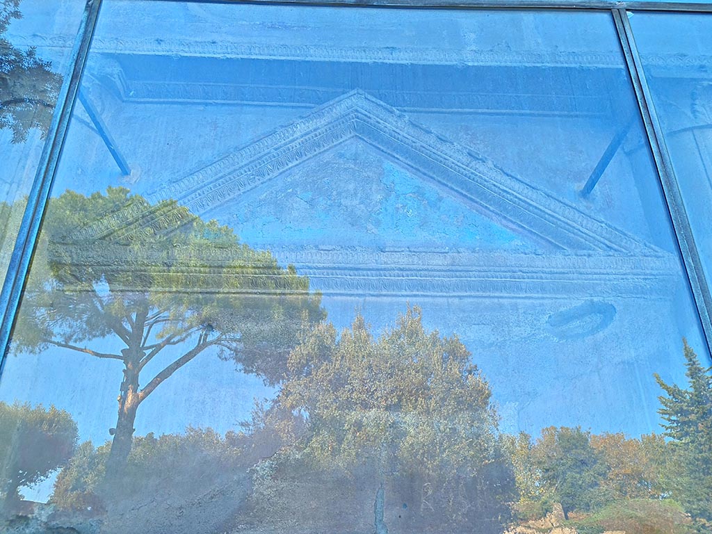 Pompeii Porta Nocera. October 2024. Tomb 19ES. Triangular cornice above door. Photo courtesy of Giuseppe Ciaramella.