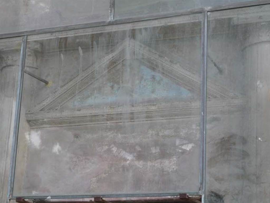 Pompeii Porta Nocera. Tomb 19ES. May 2011. Triangular cornice above door.
Photo courtesy of Buzz Ferebee.