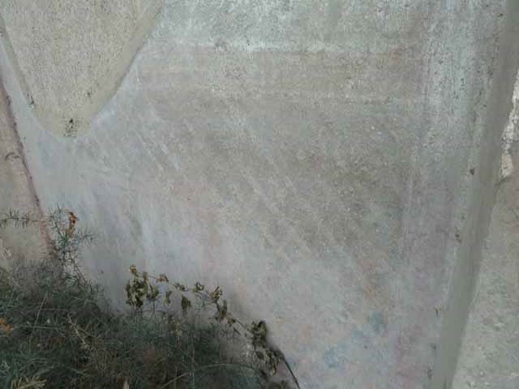 Pompeii Porta Nocera. Tomb 19ES. May 2010. Painted plaster to east of entrance.