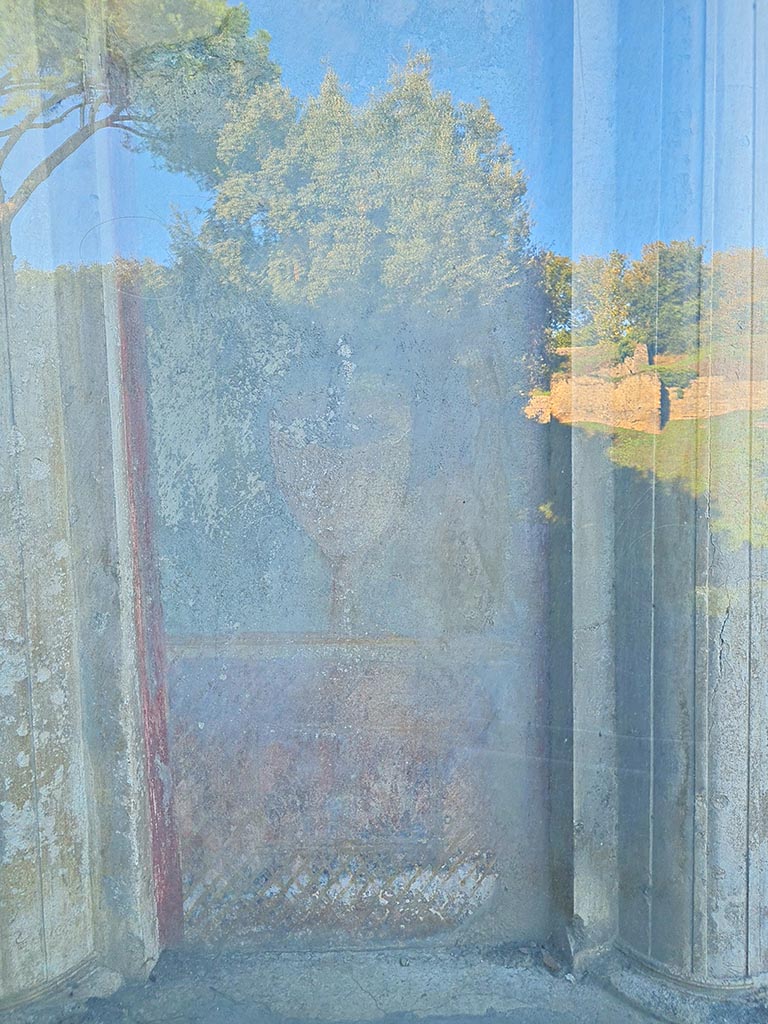 Pompeii Porta Nocera. October 2024.
Tomb 19ES. West side of doorway, remains of painted plaster. Photo courtesy of Giuseppe Ciaramella.