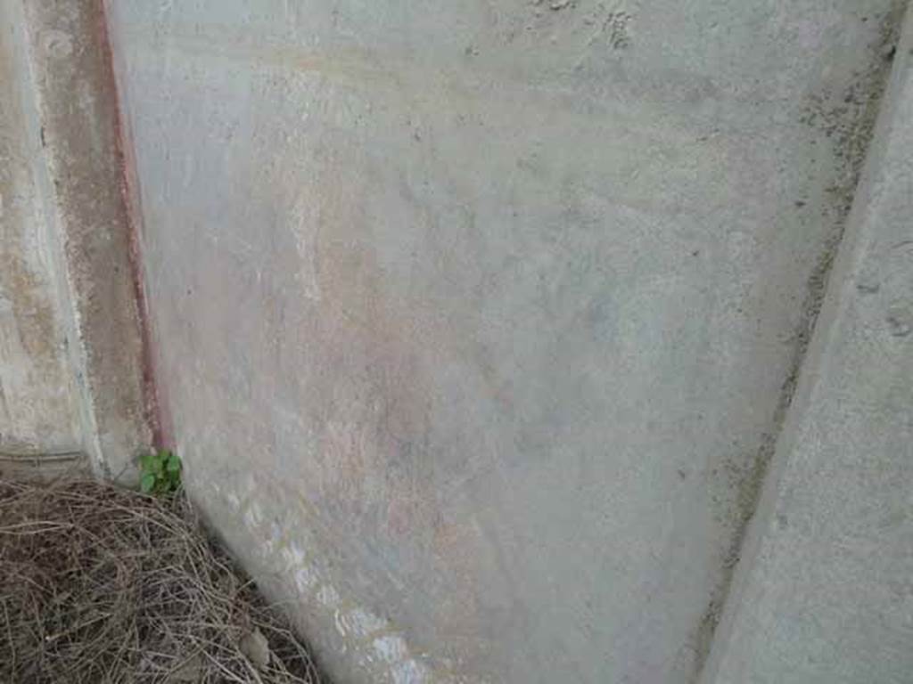 Pompeii Porta Nocera. May 2010. Tomb 19ES. West side of doorway, remains of garden painting with trellis and crater fountain.