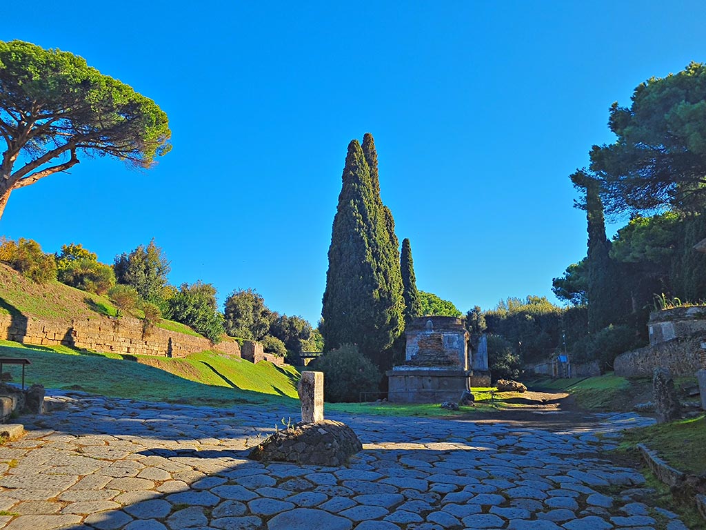 Pompeii Porta Nocera. October 2024. 
Looking east from west side of Cippus towards City Walls, and Tombs on north-east and south-east side of Via delle Tombe.
Photo courtesy of Giuseppe Ciaramella.
