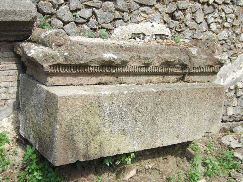 Near Pompeii Porta Nocera Tomb 13OS. East side adjoining Tomb 11OS. May 2006.