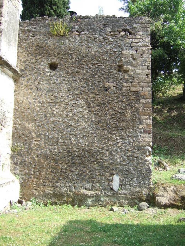 Pompeii Porta Nocera Tomb 15OS. Looking south. May 2006.