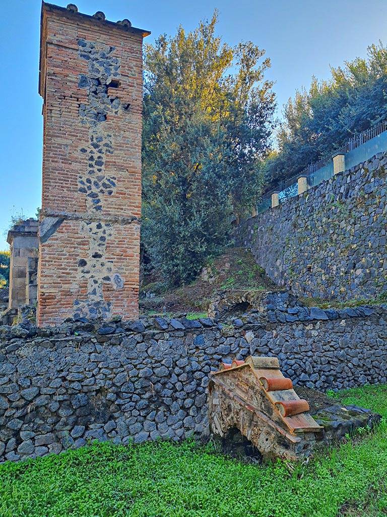 Pompeii Porta Nocera. October 2024. 
Looking east from 25aOS, towards side of Tomb 230S. Photo courtesy of Giuseppe Ciaramella.
