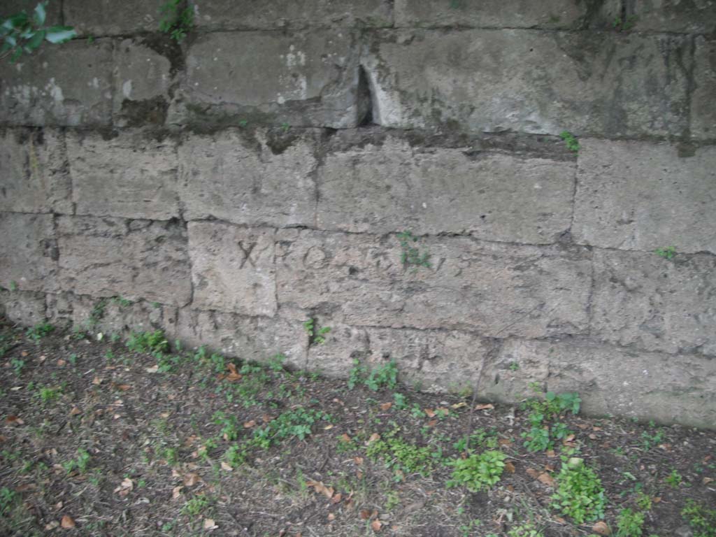 Tombs PSPN Pompeii. May 2011. Section of wall with inscription to Caius Considius.
Photo courtesy of Ivo van der Graaff.
