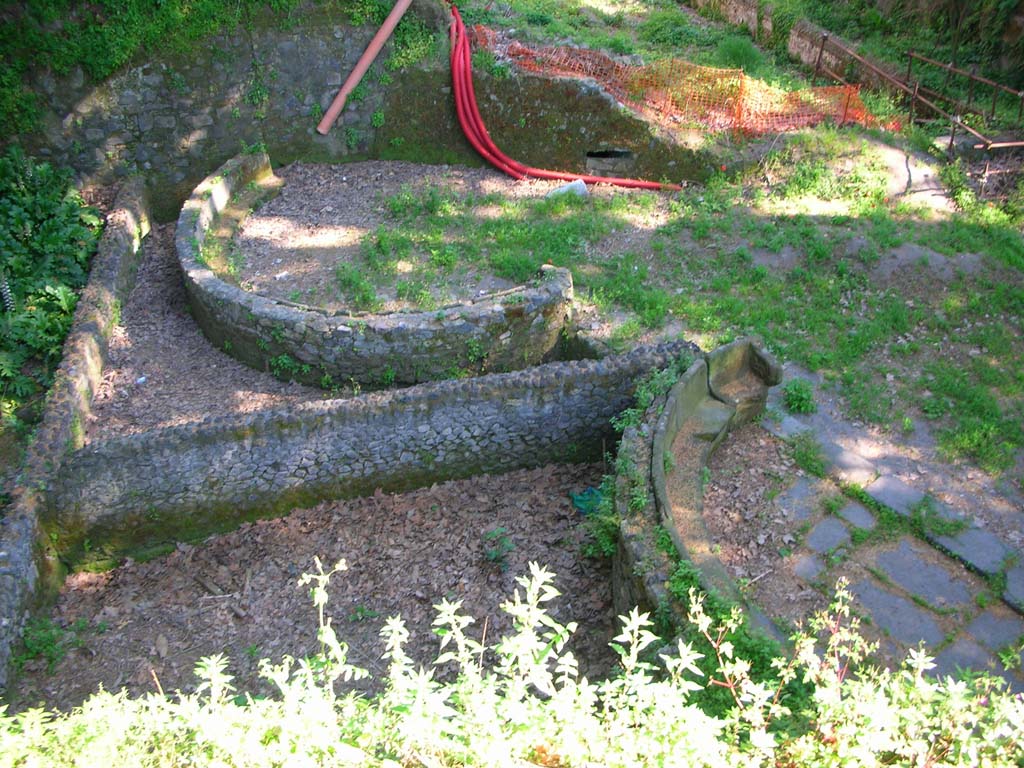 SGH Pompeii. May 2010. Tomb of M Tullius. Enclosure at front of photo behind schola. Photo courtesy of Ivo van der Graaff.