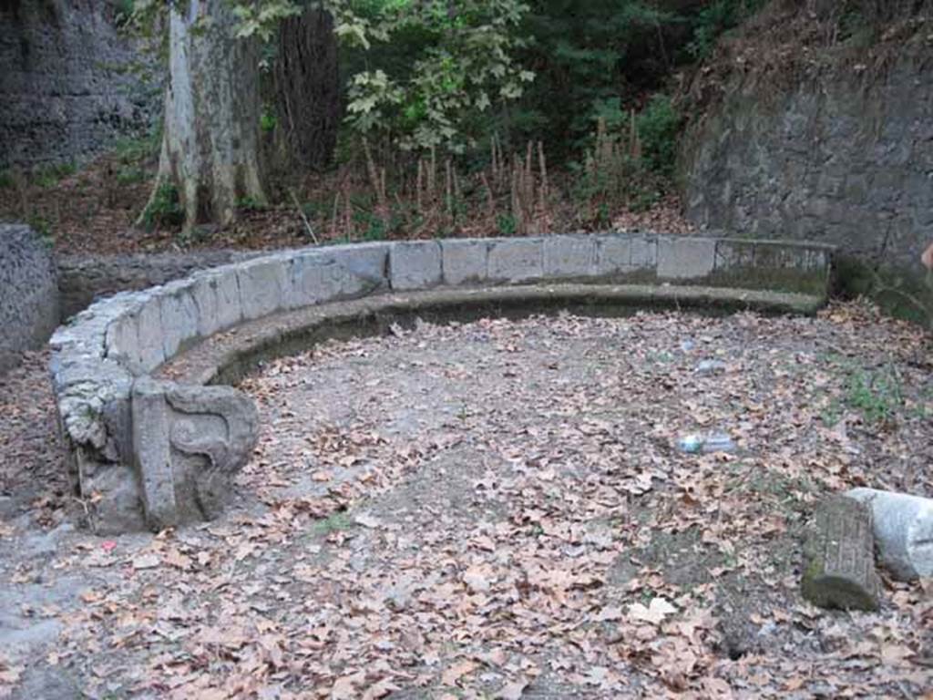 SGF Pompeii. September 2010. Schola, looking east along wall. Photo courtesy of Drew Baker.