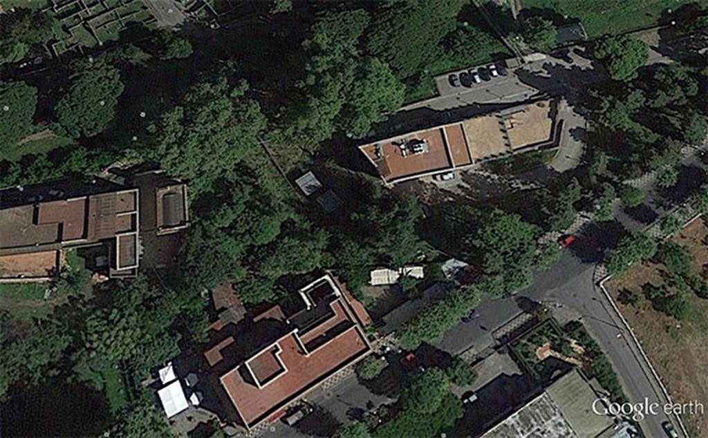 SG5 Pompeii. 2015. Location of tombs SG4 and SG5 (centre of photo) south of Porta Stabia.
Photo courtesy of Google Earth.