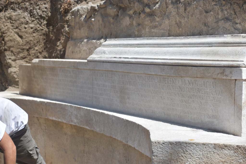 SG6 Pompeii. 4 metre long inscription, showing 7 rows, in the form of a res gestae (life achievements).
Photograph © Parco Archeologico di Pompei.