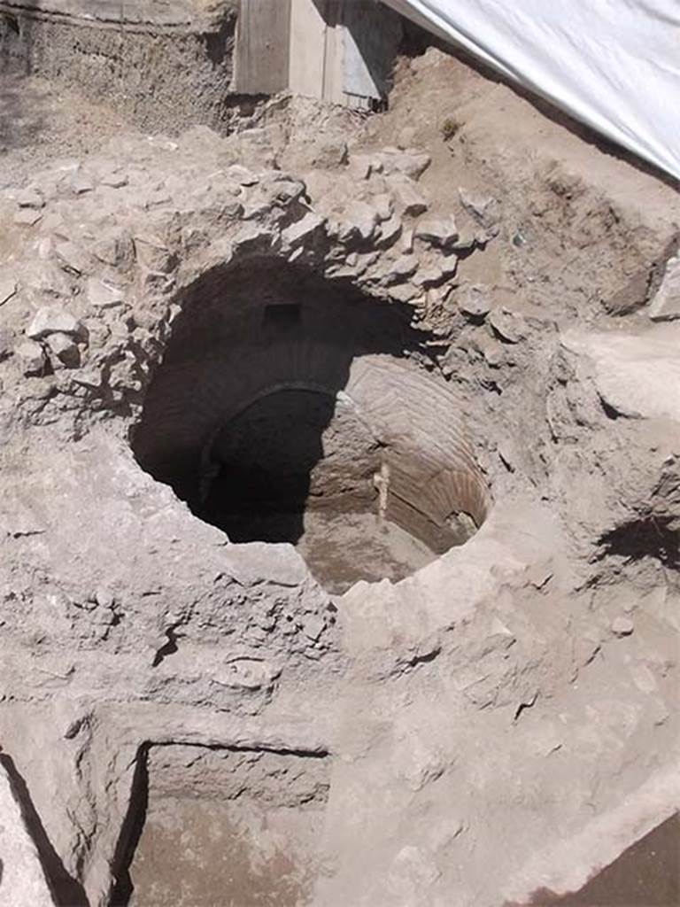 SG6 Pompeii. Looking north-east into burial chamber. Photograph © Parco Archeologico di Pompei.