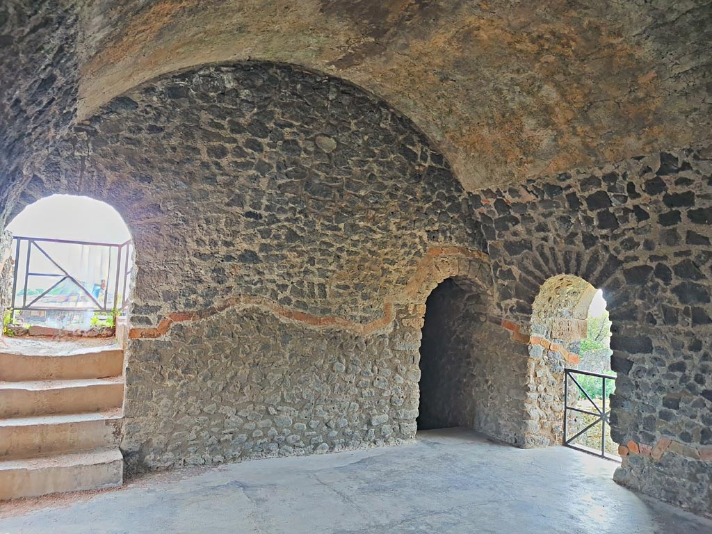 Tower XI, Pompeii. November 2023. South wall of middle floor room. Photo courtesy of Giuseppe Ciaramella.
