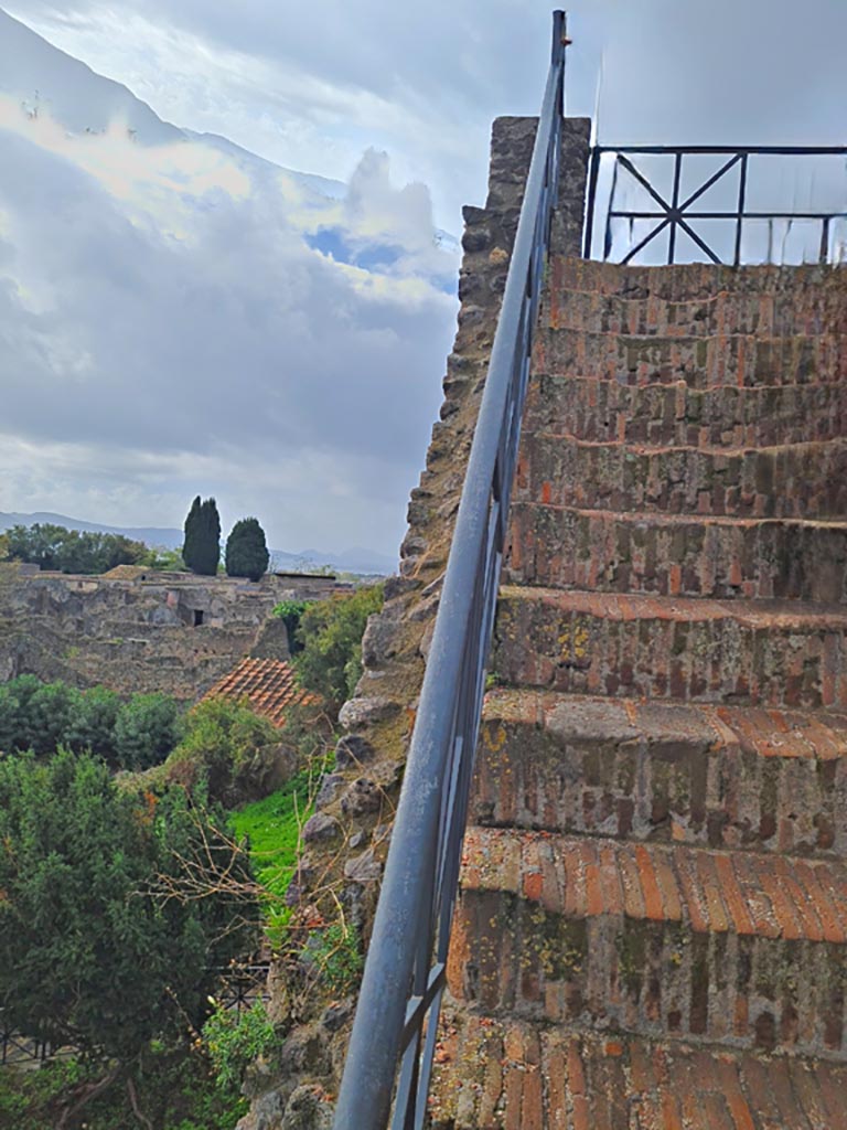 Tower XI, Pompeii. November 2023. Looking west up steps to upper level. Photo courtesy of Giuseppe Ciaramella.