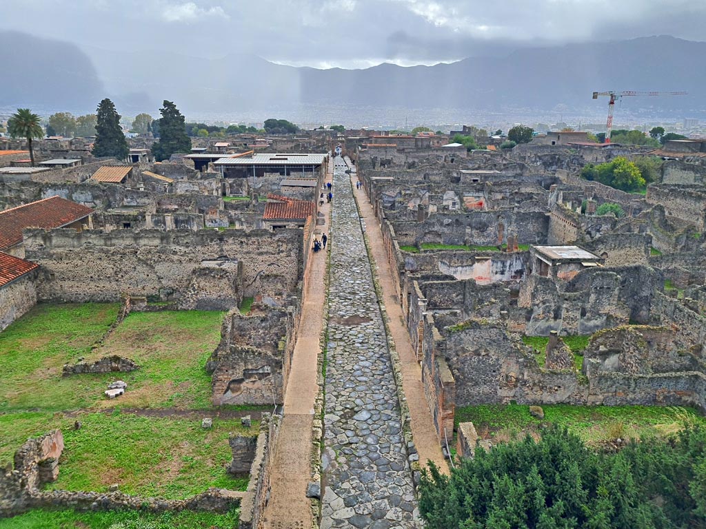 Tower XI, Pompeii. November 2023. Looking south from upper floor along Via di Mercurio. Photo courtesy of Giuseppe Ciaramella.