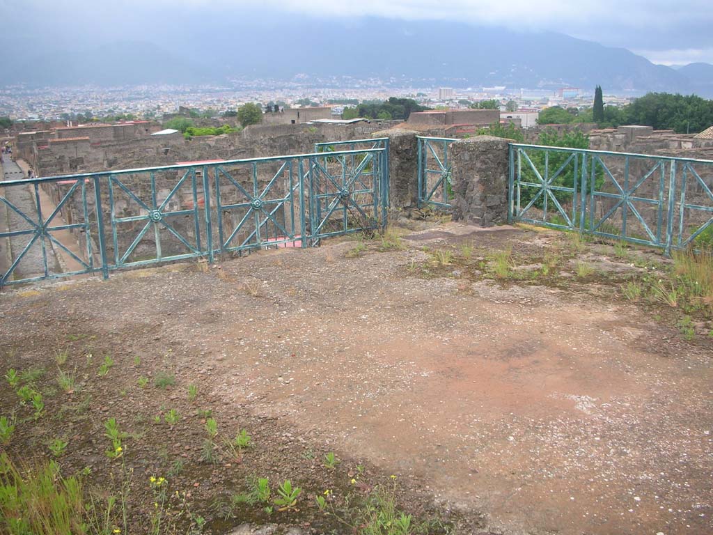 Tower XI, Pompeii. May 2010. Looking south-west across upper floor. Photo courtesy of Ivo van der Graaff.