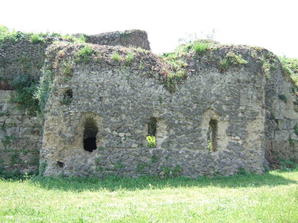 T7 Pompeii. Tower VII. May 2006. North side, from outside the city walls.