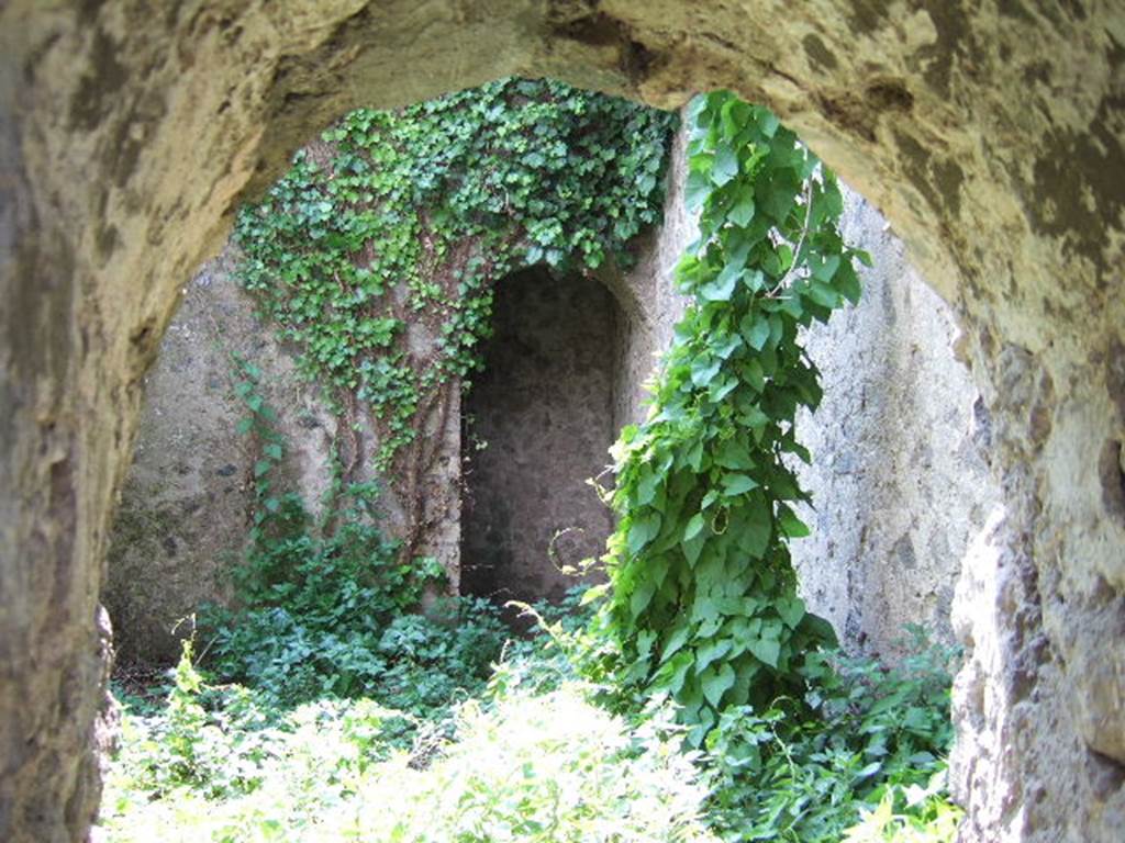 T7 Pompeii. Tower VII. May 2006. Looking through window on west end of north wall.