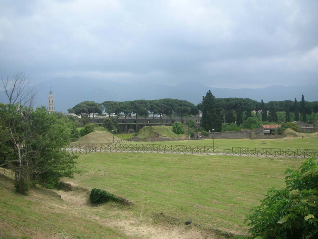 Tower VII, Pompeii. May 2010. 
Looking south-east from rear of Tower, towards Amphitheatre, in centre. Photo courtesy of Ivo van der Graaff.
