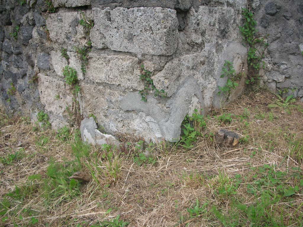 Tower VII, Pompeii. May 2010. Detail of upper south-east corner of Tower. Photo courtesy of Ivo van der Graaff.