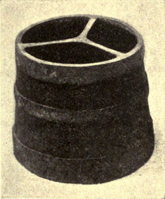 Boscotrecase, Villa of Agrippa Postumus, room 13. 1922. NdS Fig.5: the reconstructed modius.
See Notizie degli Scavi di Antichità, 1922, p. 465, fig. 5.