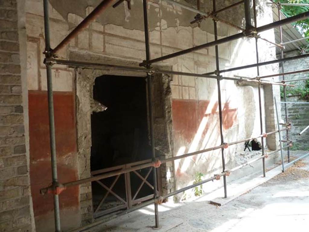 Oplontis, September 2015. Portico 13, looking south-east towards painted exterior wall. The doorway on the left is to room 12, and the imprint of the window to room 11, on the right.

