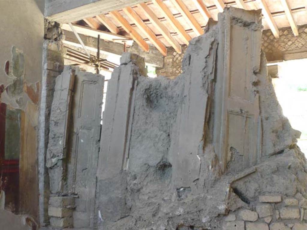 Oplontis, May 2011. Room 15, south wall, plaster-cast of finely preserved features of window shutters. Photo courtesy of Buzz Ferebee. 
